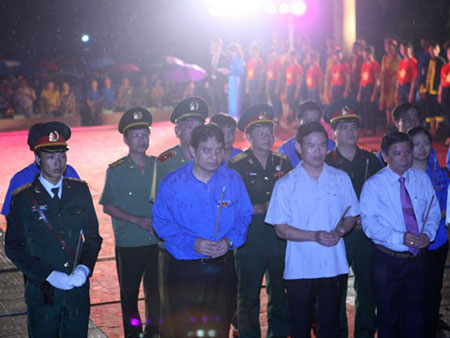 H&agrave;ng ng&agrave;n ngọn nến tri &acirc;n liệt sỹ tại Vị Xuy&ecirc;n 1