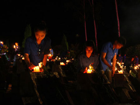 H&agrave;ng ng&agrave;n ngọn nến tri &acirc;n liệt sỹ tại Vị Xuy&ecirc;n 3