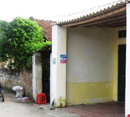 Bị điện giật chết khi đang bế con h&aacute;t karaoke 1