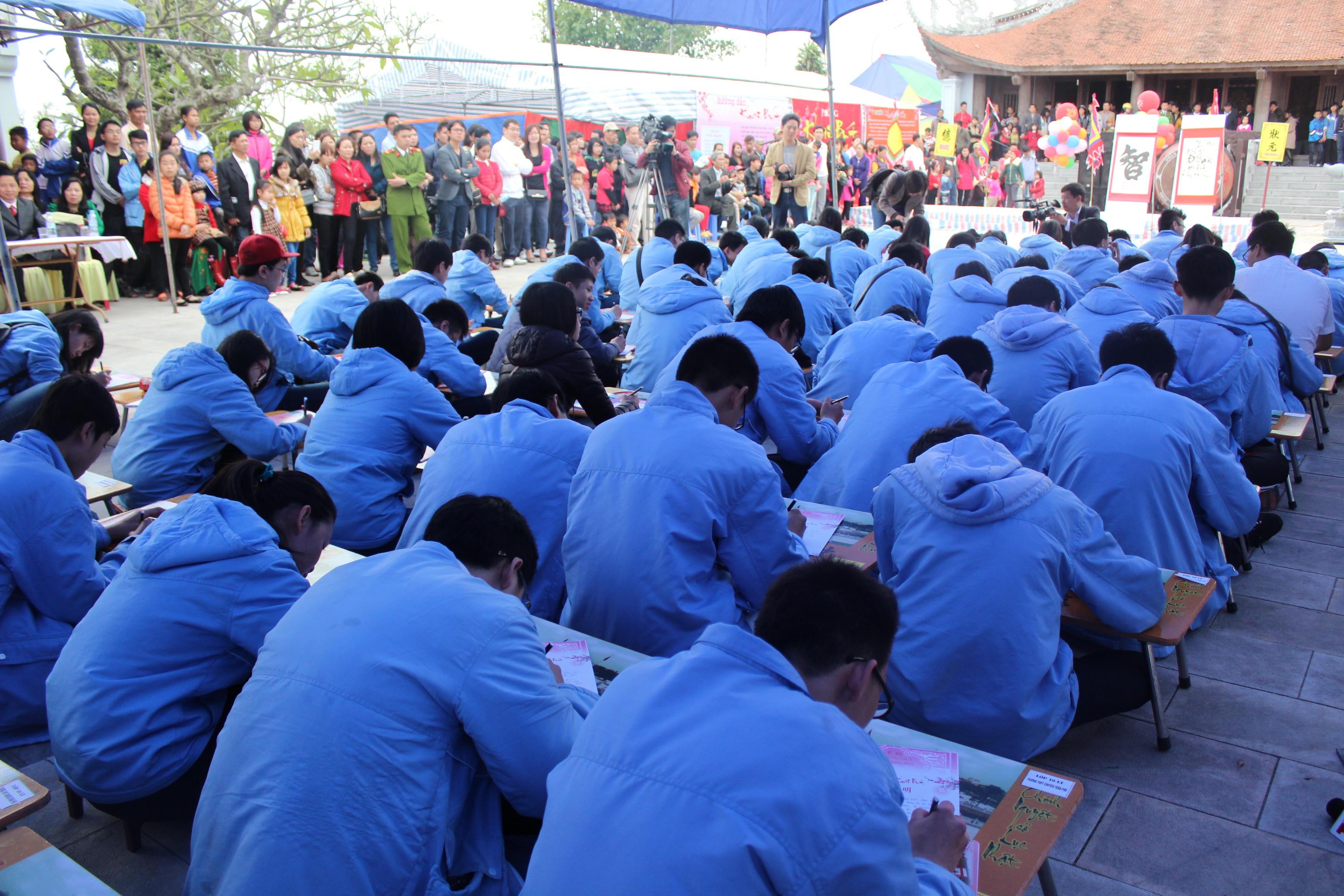 Chữ g&igrave; được chọn để khai b&uacute;t đầu năm? 7