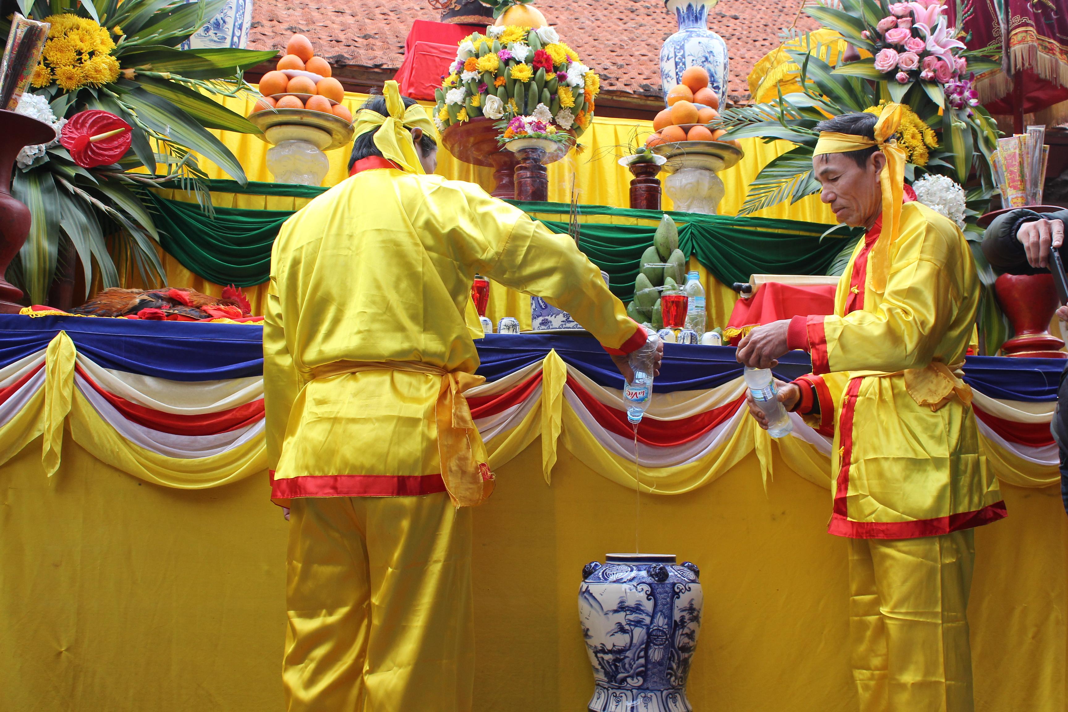 Hải Ph&ograve;ng: H&agrave;ng ng&agrave;n người d&acirc;n đổ về xem quan thề "kh&ocirc;ng tham nhũng" 8