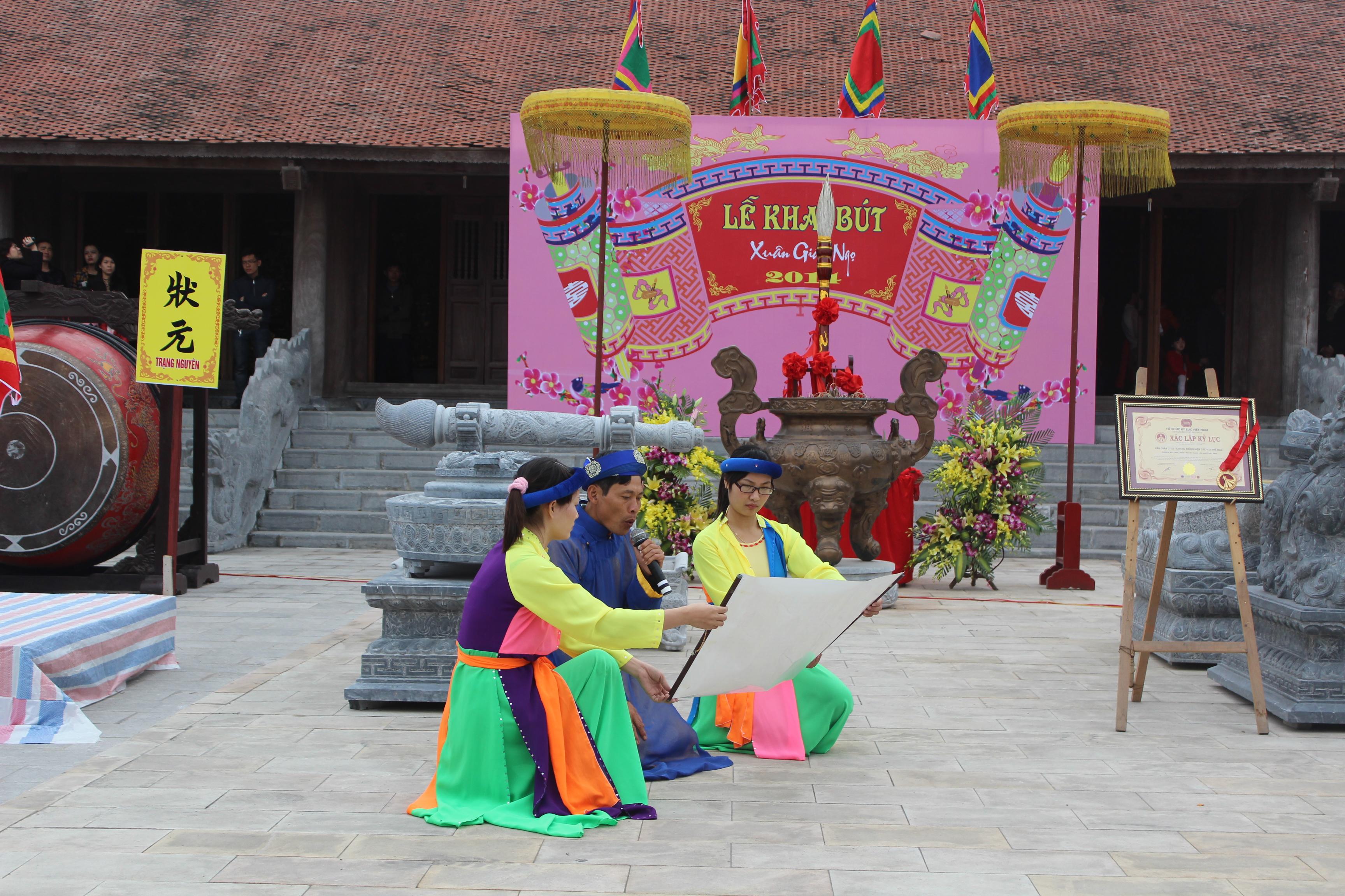 Chữ g&igrave; được chọn để khai b&uacute;t đầu năm? 2