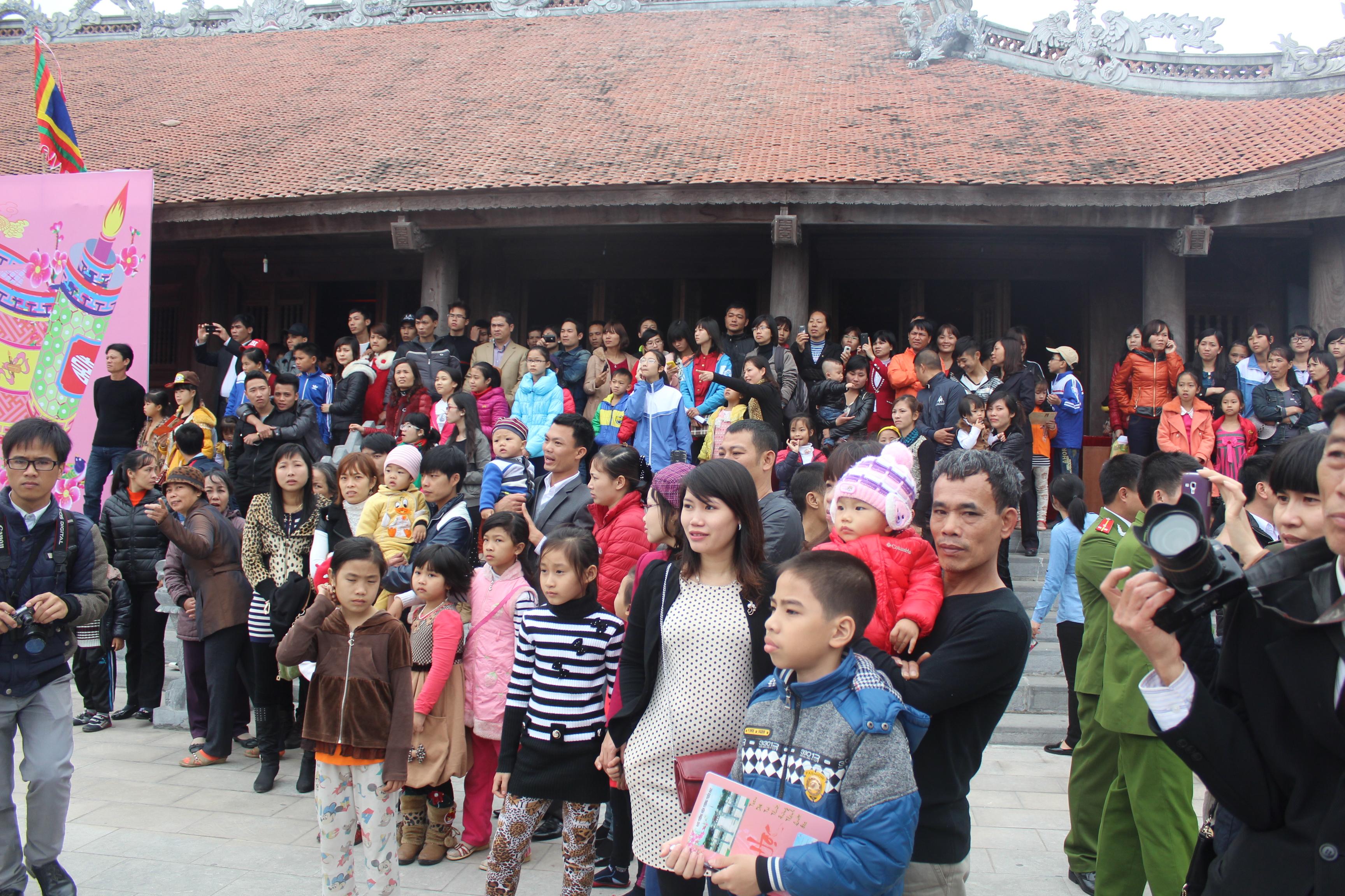 Chữ g&igrave; được chọn để khai b&uacute;t đầu năm? 13