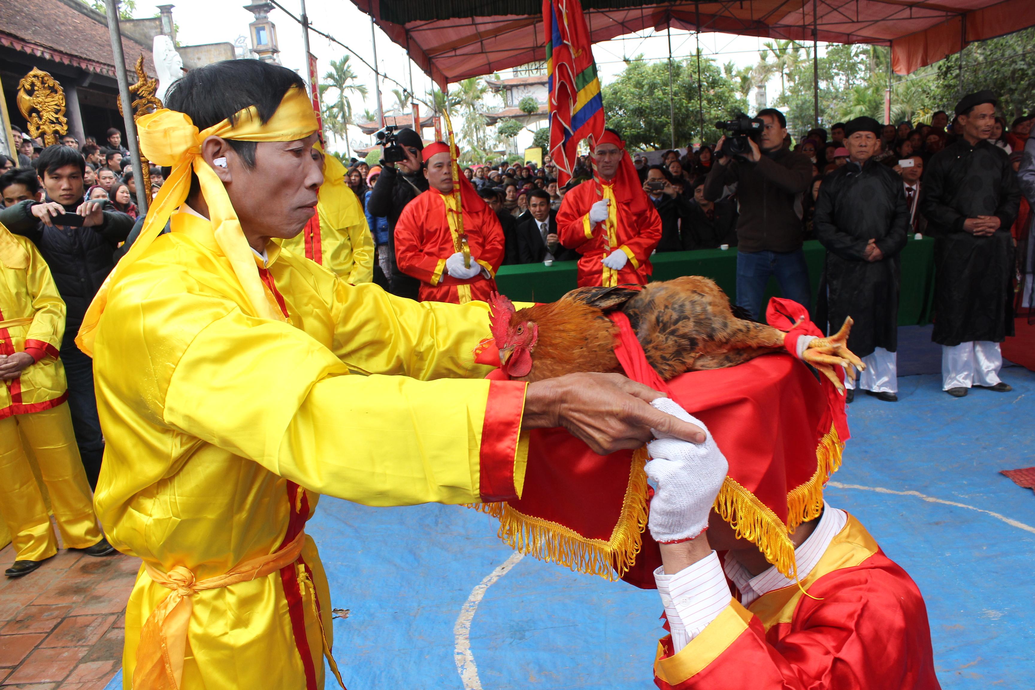 Hải Ph&ograve;ng: H&agrave;ng ng&agrave;n người d&acirc;n đổ về xem quan thề "kh&ocirc;ng tham nhũng" 5