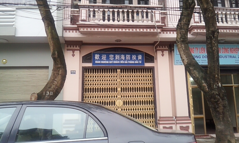 Biển hiệu quảng cáo sai quy định "tung hoành" đất Cảng 5