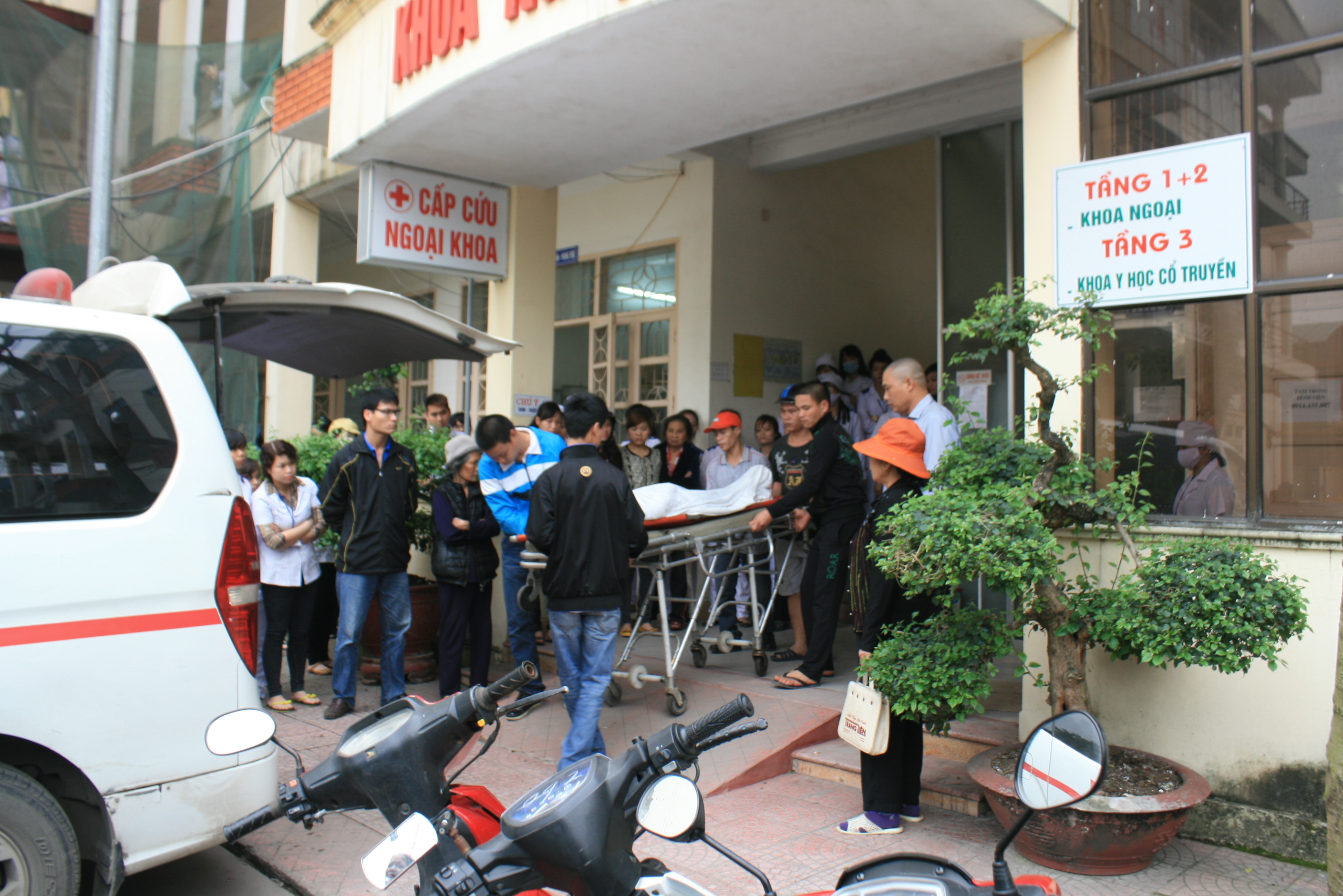 Hải Ph&ograve;ng: Đối đầu xe container, đ&ocirc;i thanh ni&ecirc;n chết thảm 2