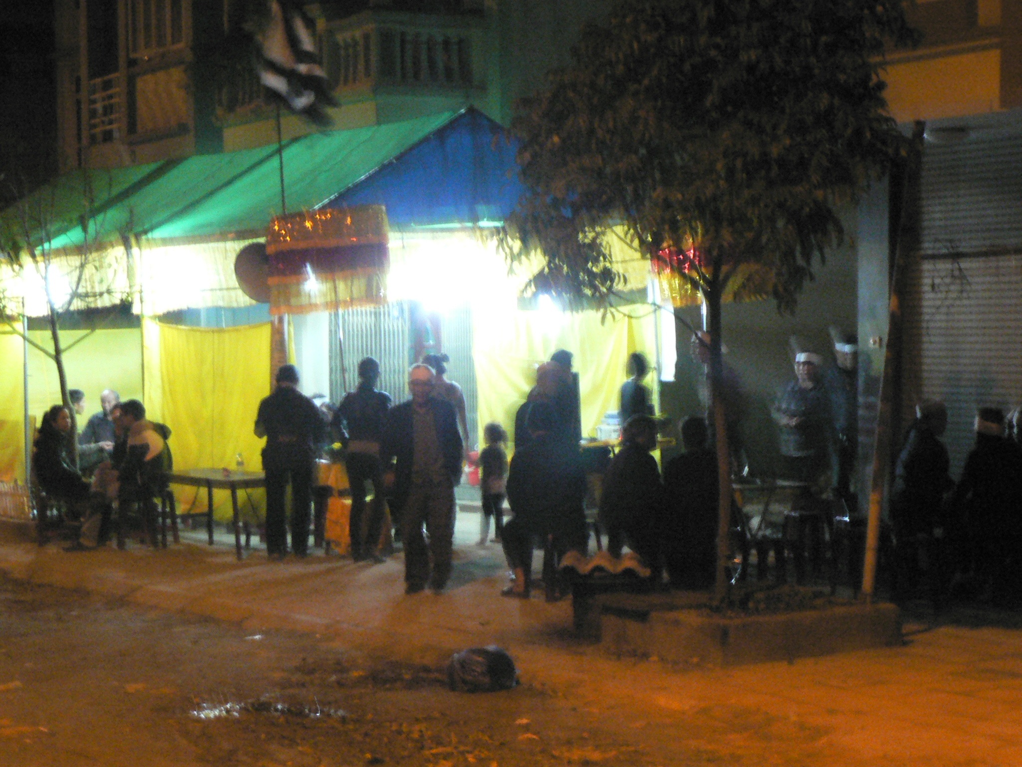 Thi thể 3 người chết trong nh&agrave; nghỉ ở Ch&iacute; Linh được đưa về nh&agrave; l&agrave;m tang lễ 2