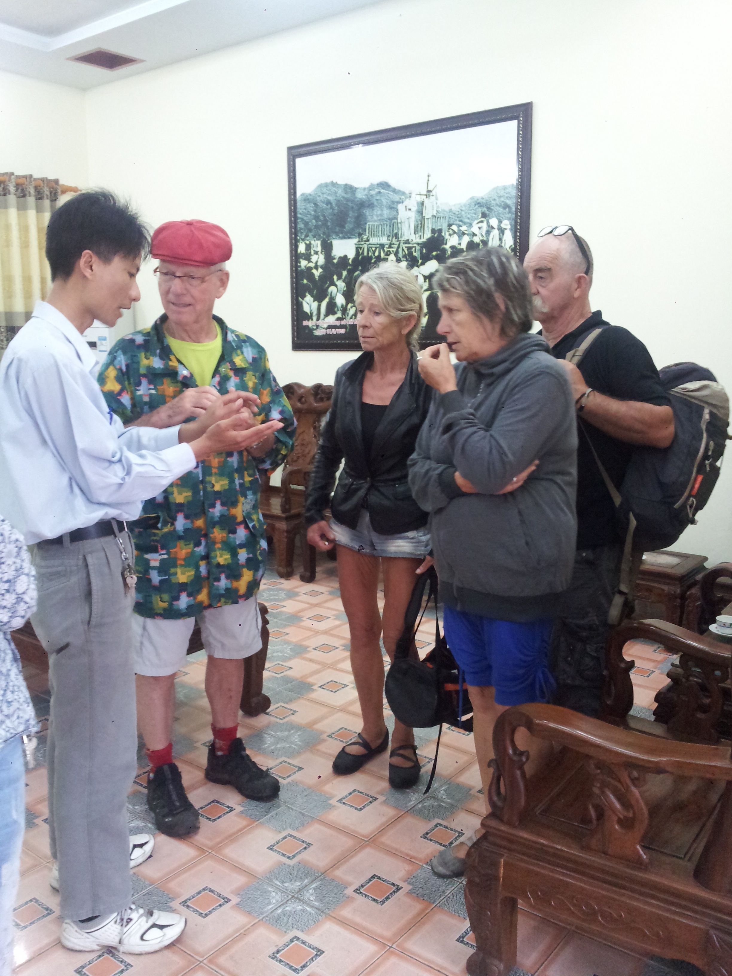 Gần 60 du kh&aacute;ch được giải cứu giữa biển khi t&agrave;u chết m&aacute;y 1