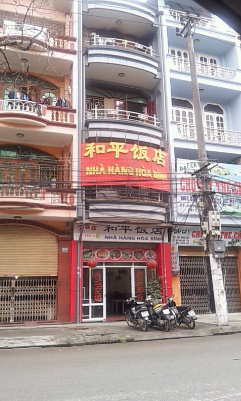 Biển hiệu quảng cáo sai quy định "tung hoành" đất Cảng 2