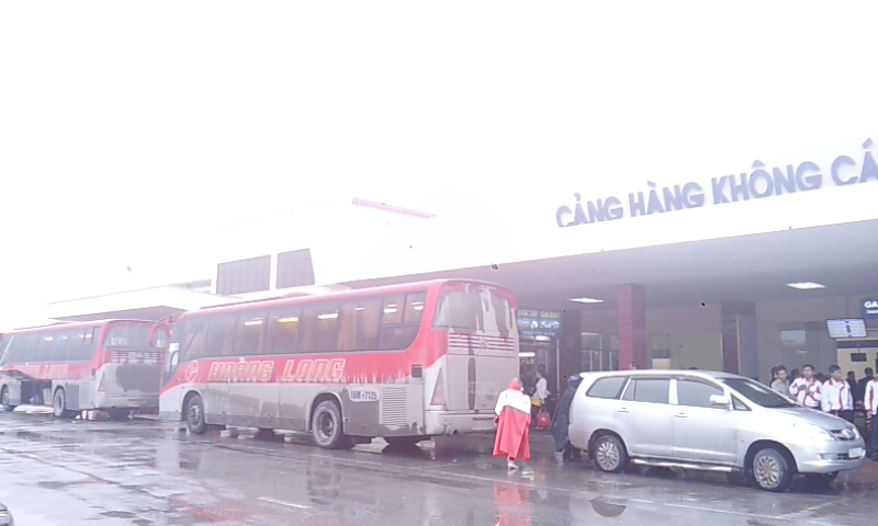 Sân bay Cát Bi tê liệt, hành khách muốn bay phải đi... ghế nhựa 2 Sân bay Cát Bi tê liệt, hành khách muốn bay phải đi... ghế nhựa 2