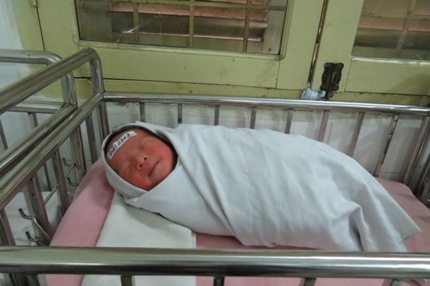 Xót xa bé sơ sinh bị mẹ đẻ bỏ rơi tại bệnh viện 2