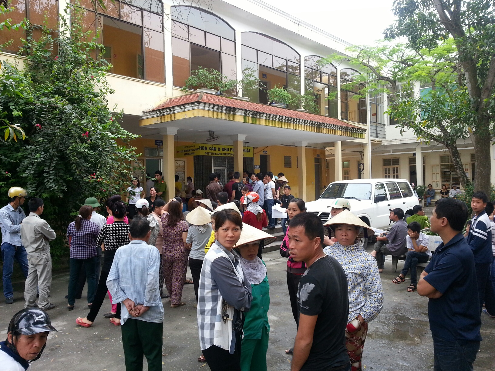 Một phụ nữ bị chồng đâm chết trong khi chờ khám bệnh 1
