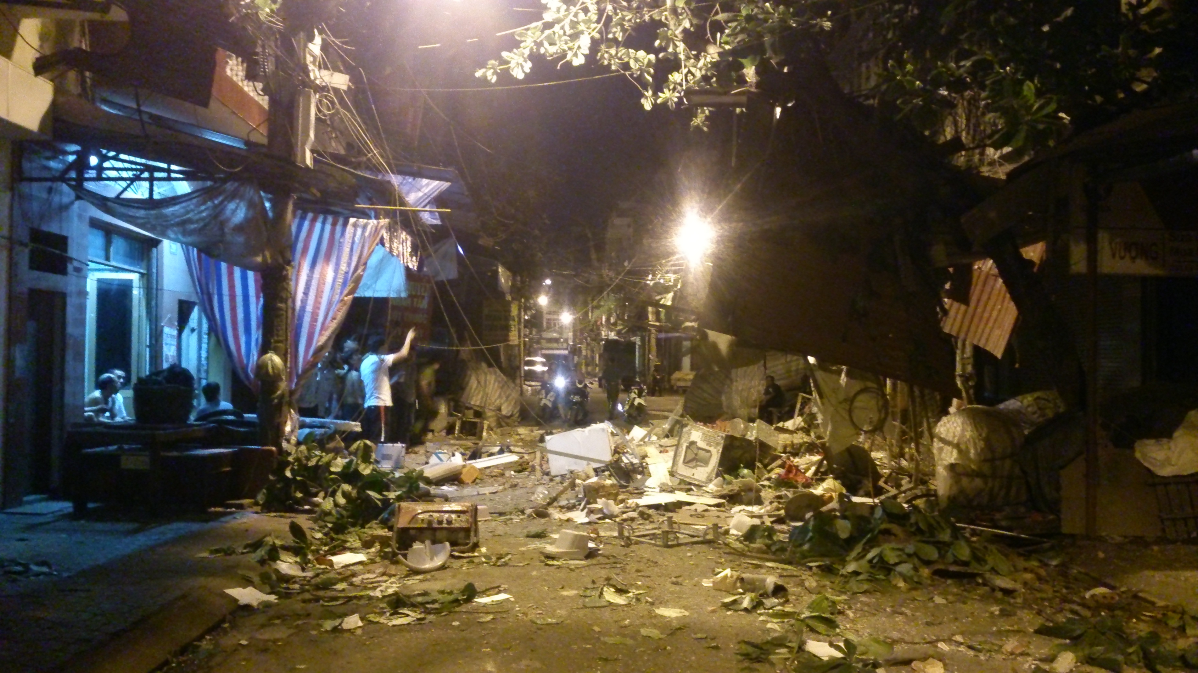 Hải Ph&ograve;ng: Nh&agrave; sập, một người chết trước b&atilde;o Thần Sấm 2