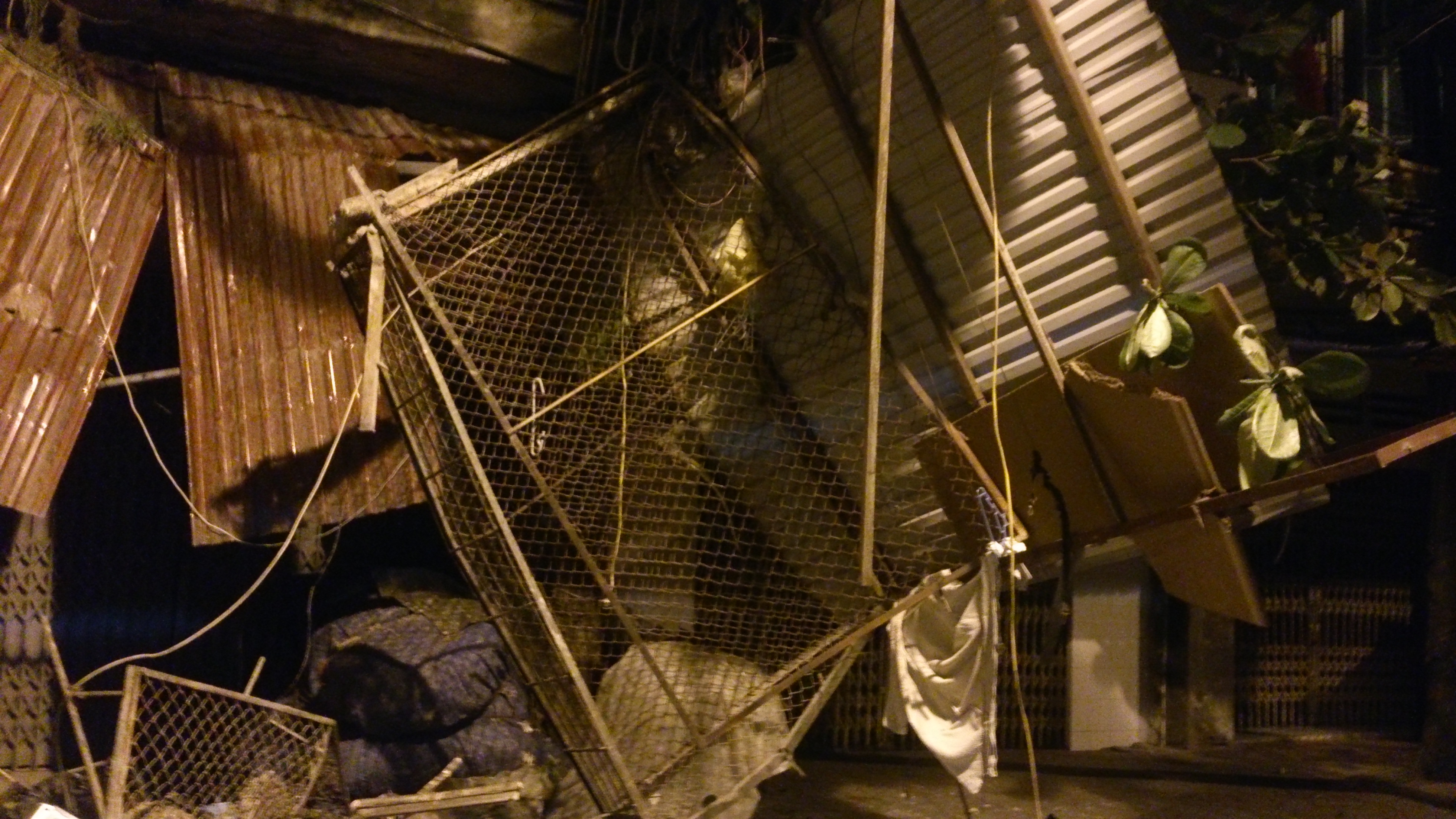 Hải Ph&ograve;ng: Nh&agrave; sập, một người chết trước b&atilde;o Thần Sấm 1