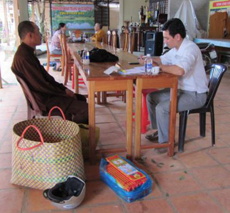 Sư giả bị bắt khi lừa d&acirc;n g&oacute;p tiền l&agrave;m lễ cầu an 1