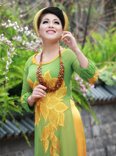 Vẻ đẹp "lạ" của Anh Thơ 3