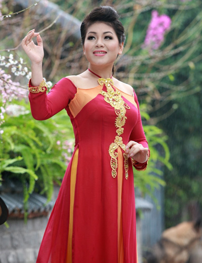 Vẻ đẹp "lạ" của Anh Thơ 6