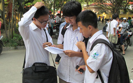 Bỏ thi m&ocirc;n Ngoại ngữ, phụ huynh &ldquo;cho&aacute;ng&rdquo; 1