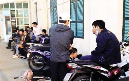 Ph&oacute; Thủ tướng "bắt mạch" bệnh viện - Chuyện vui năm cũ 3