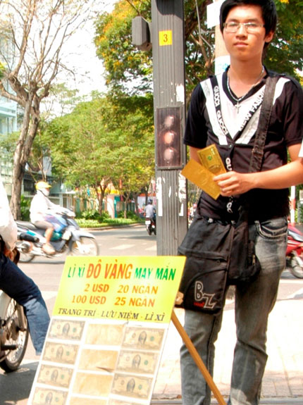 TP HCM: Khắp nơi &ldquo;bung&rdquo; đ&ocirc; giả, tiền lẻ 2