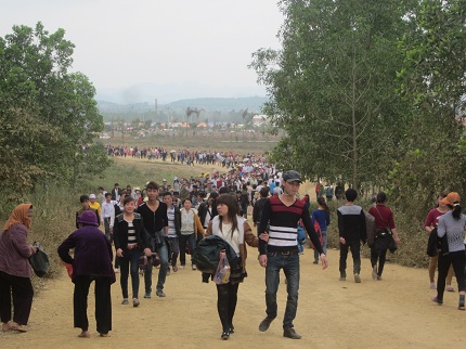 Chen ch&uacute;c nhau đến B&aacute;i Đ&iacute;nh, Tr&agrave;ng An những ng&agrave;y đầu năm mới 3