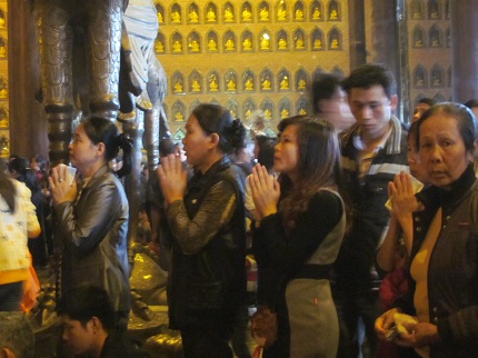 Chen ch&uacute;c nhau đến B&aacute;i Đ&iacute;nh, Tr&agrave;ng An những ng&agrave;y đầu năm mới 8