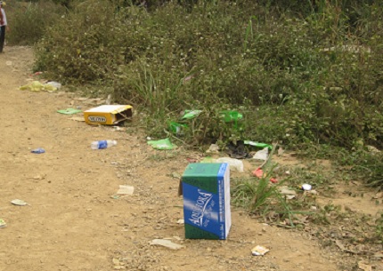 Ch&ugrave;a B&aacute;i Đ&iacute;nh: Nhức nhối cảnh ăn xin, xả r&aacute;c dọc đường 10