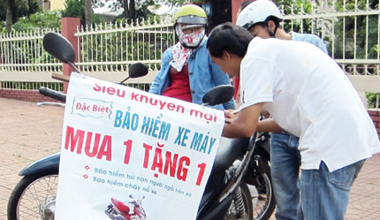 Bảo hiểm si&ecirc;u rẻ &ldquo;ngập&rdquo; H&agrave; th&agrave;nh 1