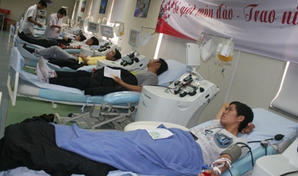 Đầu năm hiến m&aacute;u lấy may 1