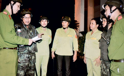 Những phụ nữ dấn th&acirc;n v&agrave;o &ldquo;điểm n&oacute;ng&rdquo; 1