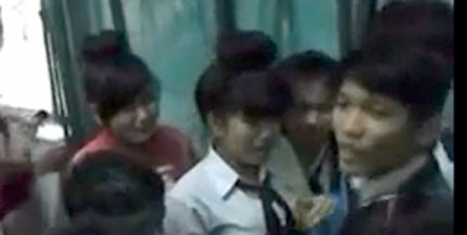 Vụ thầy gi&aacute;o v&agrave; học sinh hỗn chiến tr&ecirc;n bục giảng: Kh&ocirc;ng xử l&yacute; học sinh quay clip 1