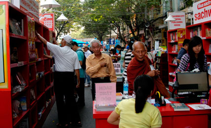 Hai trăm ng&agrave;n tựa s&aacute;ch trong lễ hội k&eacute;o d&agrave;i 7 ng&agrave;y 1