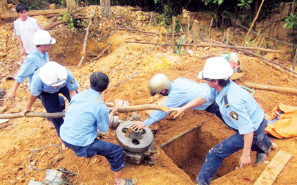 Cuộc trốn tho&aacute;t ly kỳ của hai &ldquo;n&ocirc; lệ&rdquo; b&atilde;i v&agrave;ng 2