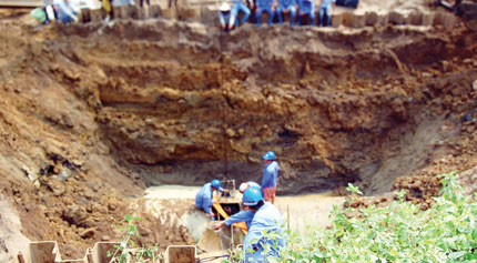 Xung quanh việc vỡ đường ống nước sạch sông Đà: “Đổ tại” địa chất nhưng không cần chuyên gia 1