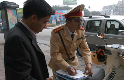 “Phạt nguội” lại “nóng” 1