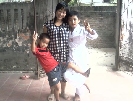 Chờ bố mẹ li h&ocirc;n, con bị &ldquo;ng&acirc;m&rdquo; học bạ 1