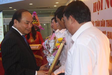 Mỗi ng&agrave;y c&oacute; th&ecirc;m 30 người nhiễm HIV 1