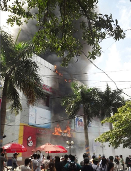 Ch&aacute;y cao ốc, thợ h&agrave;n thiệt mạng 1