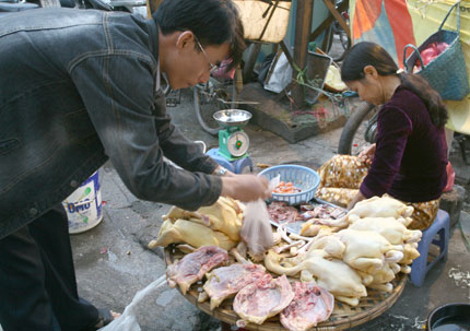H&agrave;ng thiết yếu tăng gi&aacute;: Cơ quan chức năng lạc quan, chuy&ecirc;n gia quan ngại 1
