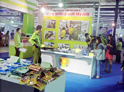 Cuối năm, đồ nh&aacute;i bung h&agrave;ng 1