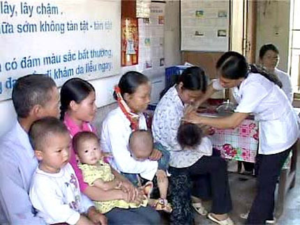 H&agrave;ng ng&agrave;n phụ huynh 	lo lắng v&igrave; thiếu vaccine 1