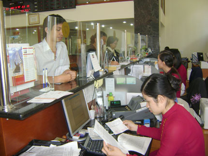 Ng&acirc;n h&agrave;ng vẫn l&agrave; &ldquo;s&aacute;t thủ&rdquo; 1