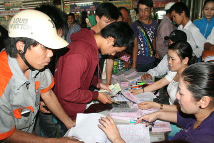 Nh&agrave; xe b&aacute;n v&eacute; Tết sớm &ldquo;hốt&rdquo; kh&aacute;ch 1