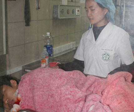 H&ocirc;n m&ecirc;, bất tỉnh v&igrave; rượu 1