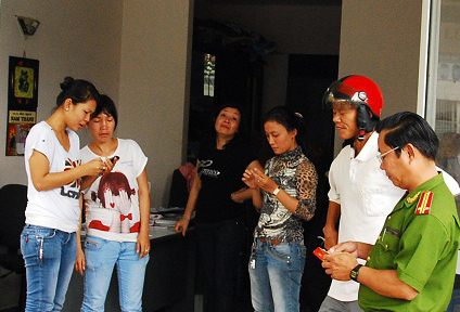 Căng thẳng v&eacute; xe v&agrave;o Nam 1