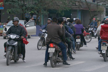 Đầu năm mua lộc, rước&hellip; phiền 2