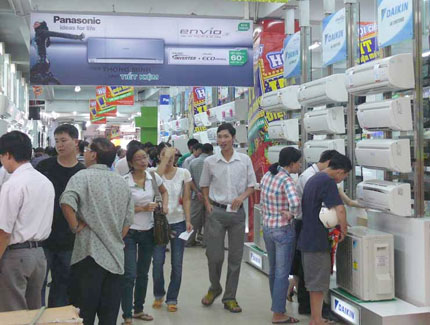 Thị trường h&agrave;ng chống n&oacute;ng s&ocirc;i động 1