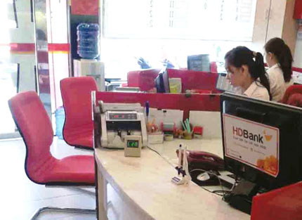 Nghịch l&yacute; doanh nghiệp thiếu tiền - ng&acirc;n h&agrave;ng lo tồn vốn 1