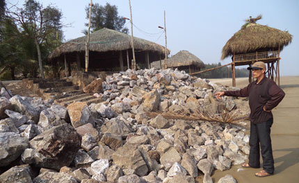 D&acirc;n &ldquo;vay tiền&rdquo; k&egrave; bờ biển 2