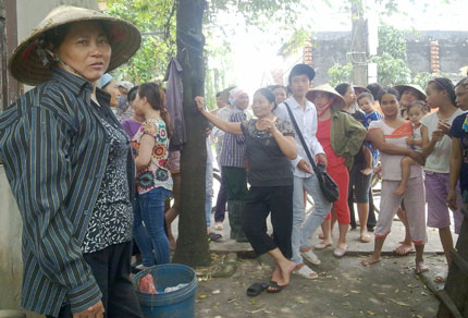 Vụ nữ sinh ném con xuống ao tại Hà Nội: Quẫn trí vì bạn trai chối bỏ  1